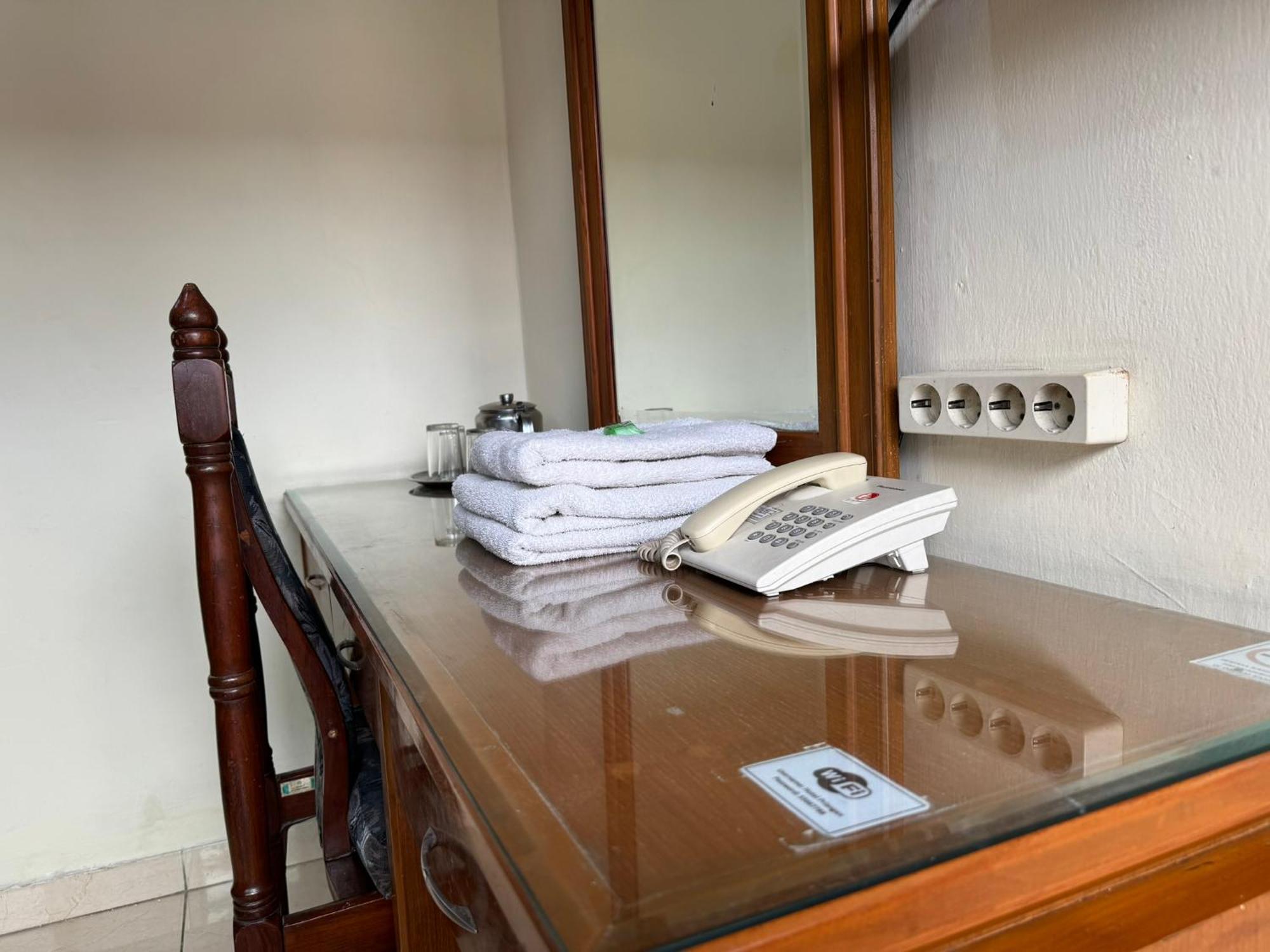 Hotel Priangan Cirebon Extérieur photo