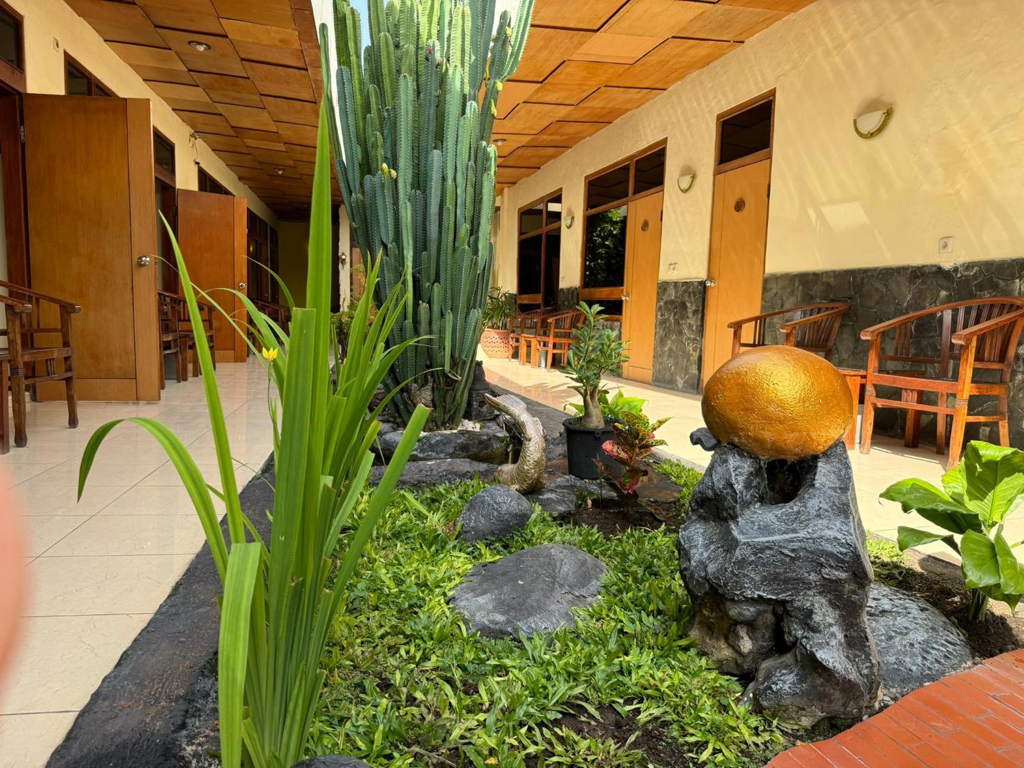 Hotel Priangan Cirebon Extérieur photo