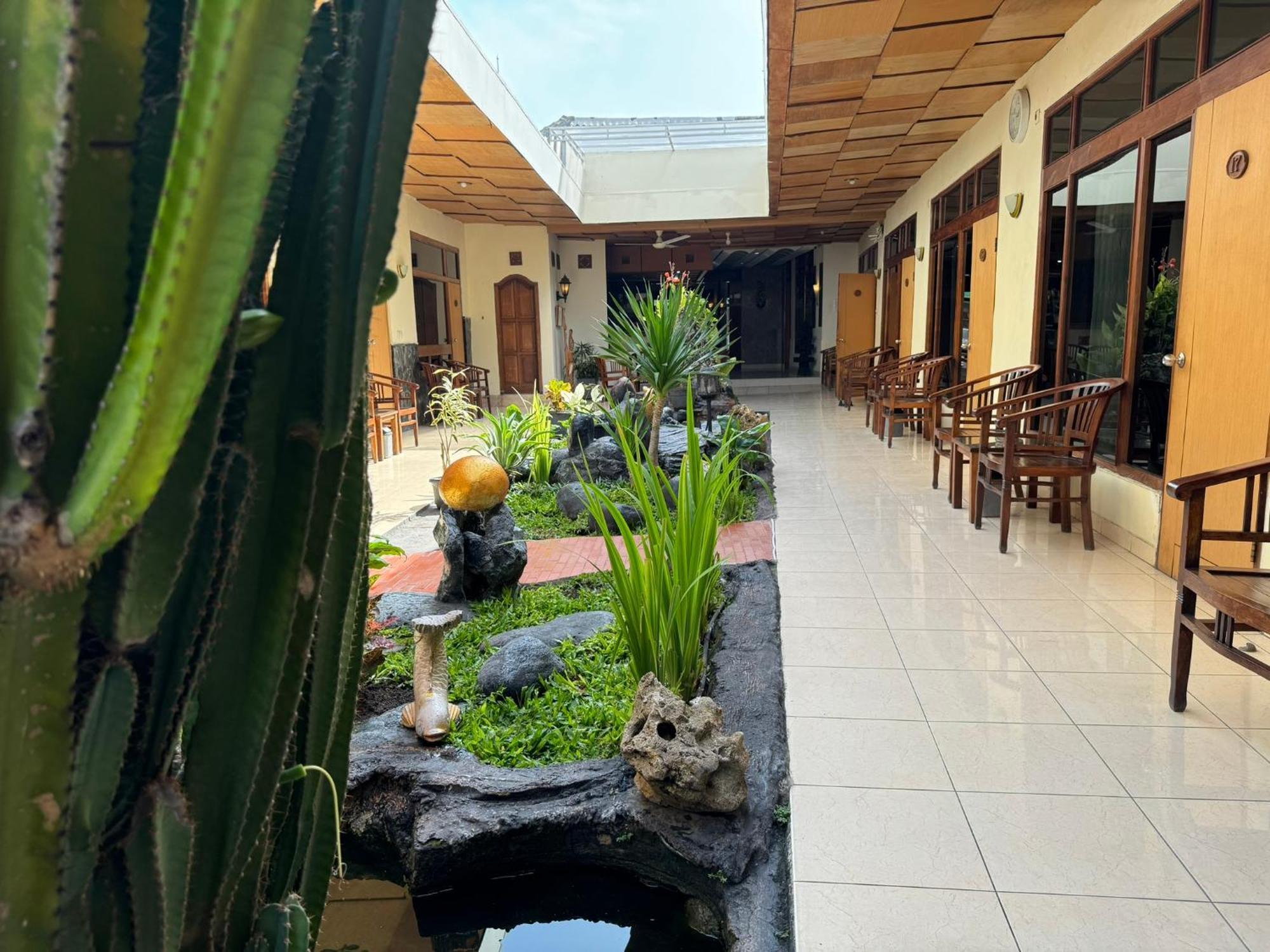 Hotel Priangan Cirebon Extérieur photo