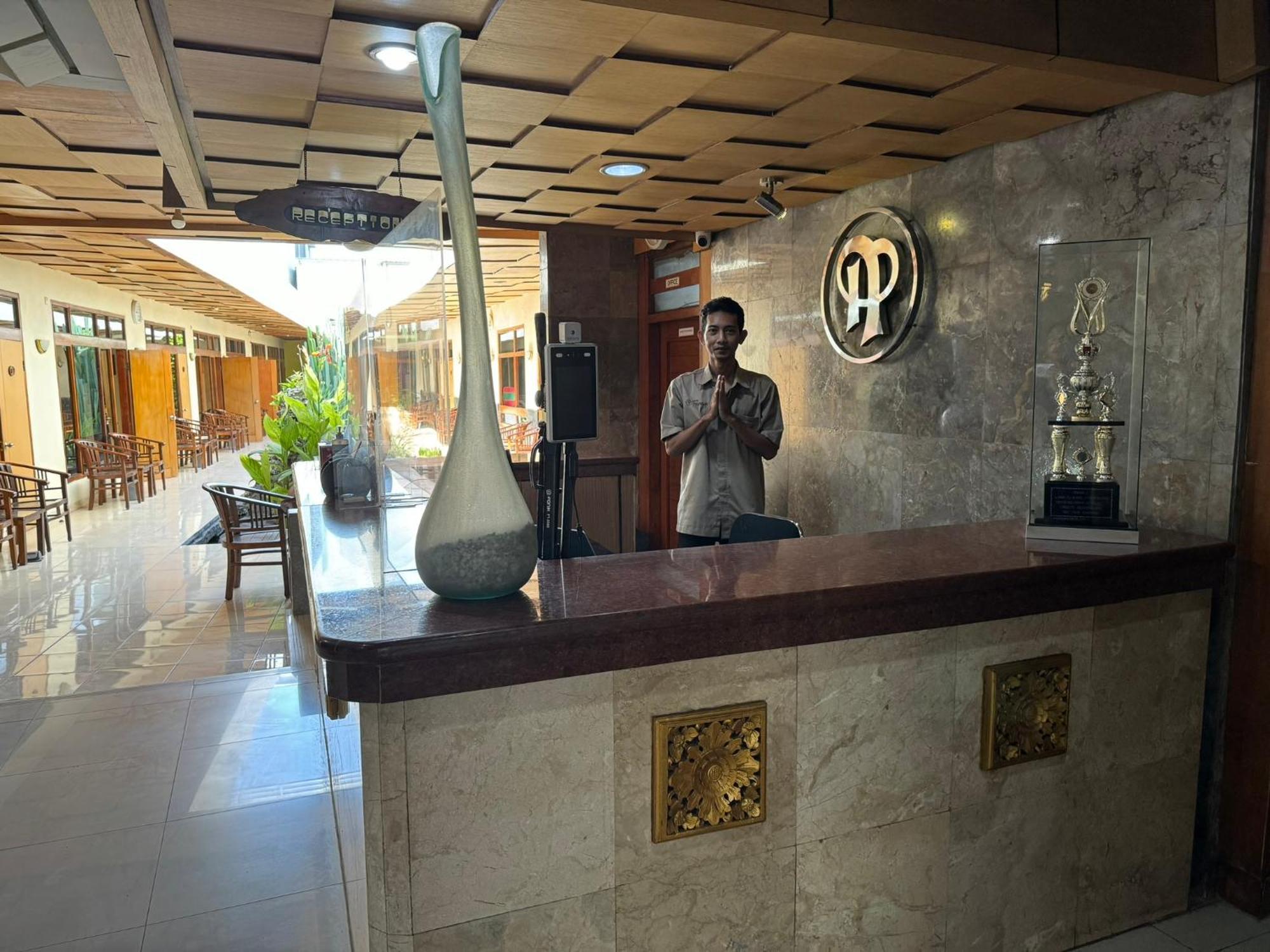 Hotel Priangan Cirebon Extérieur photo