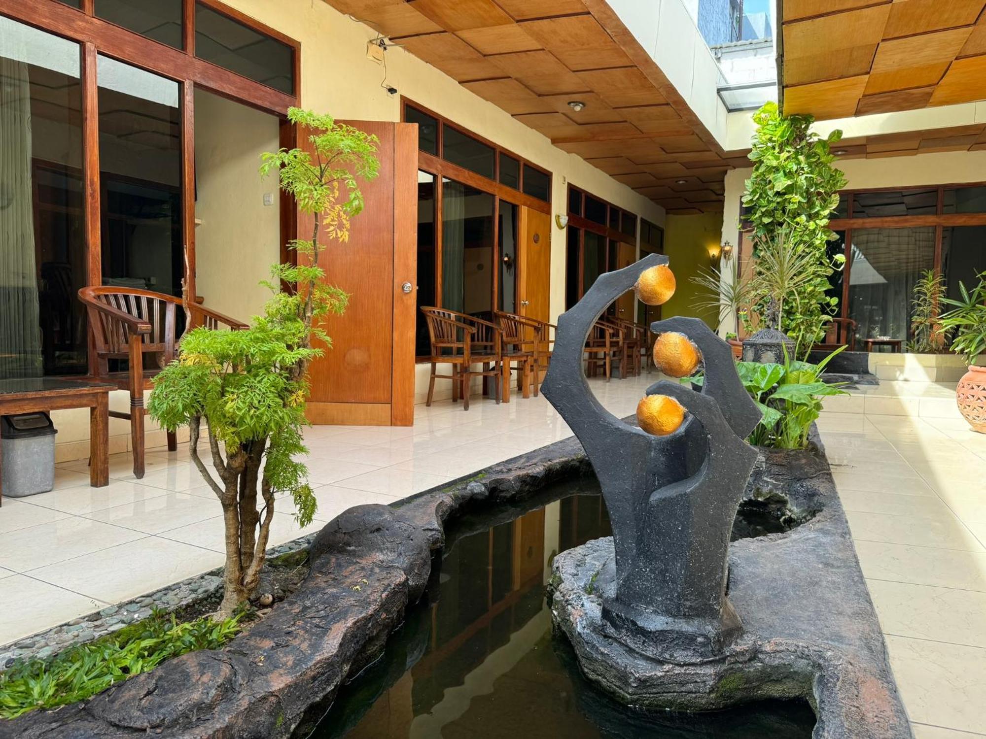 Hotel Priangan Cirebon Extérieur photo