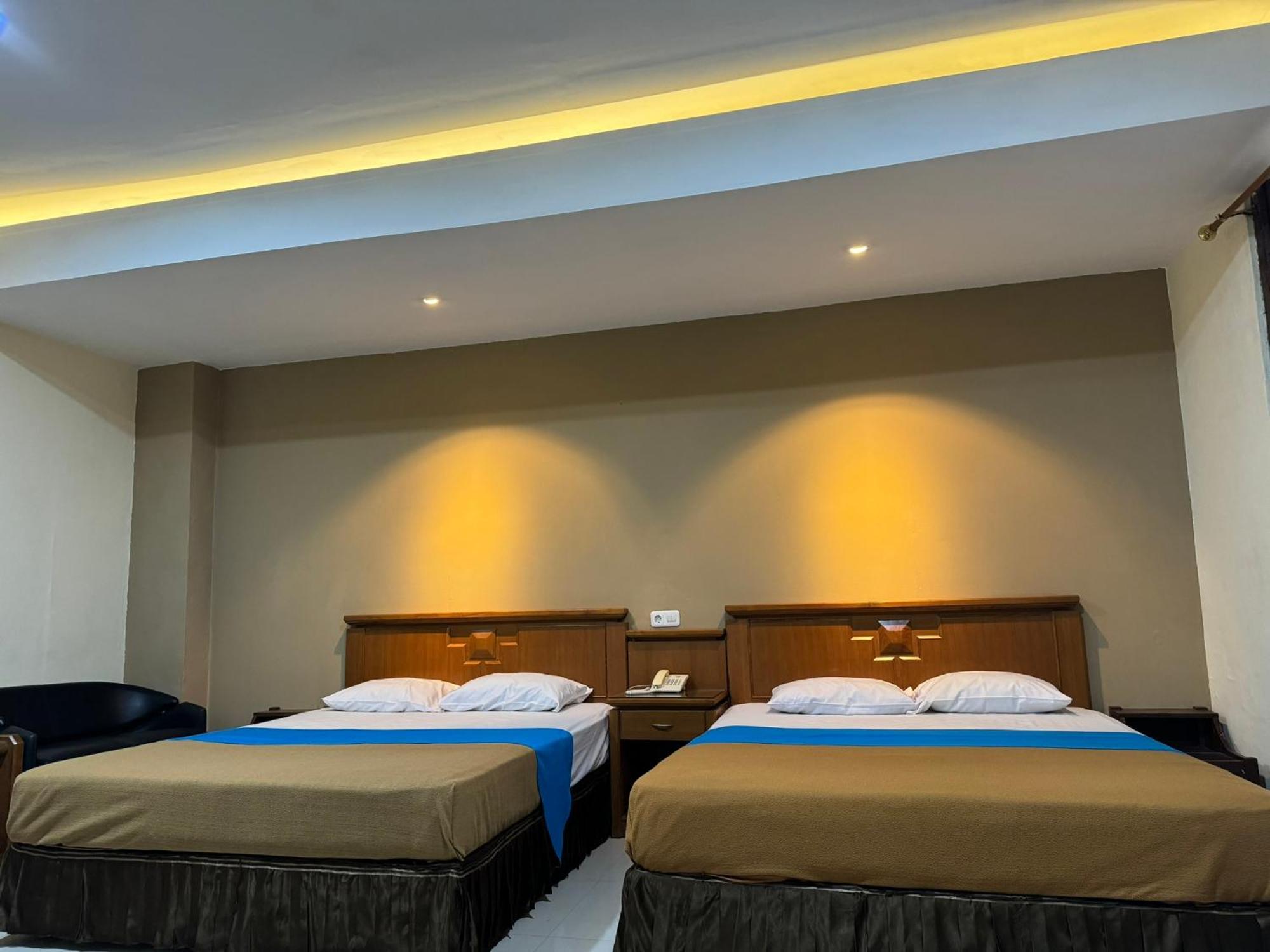 Hotel Priangan Cirebon Extérieur photo