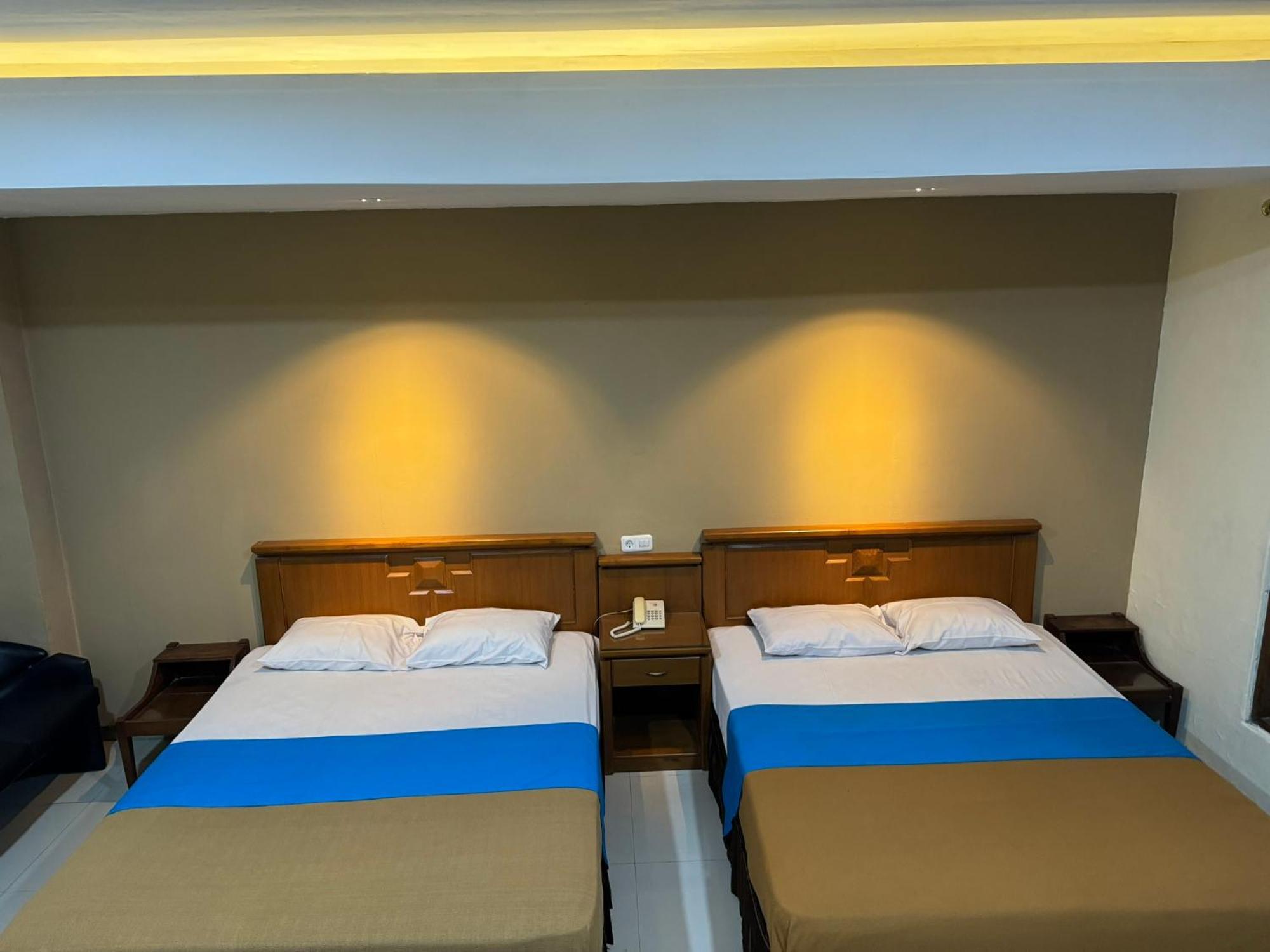 Hotel Priangan Cirebon Extérieur photo