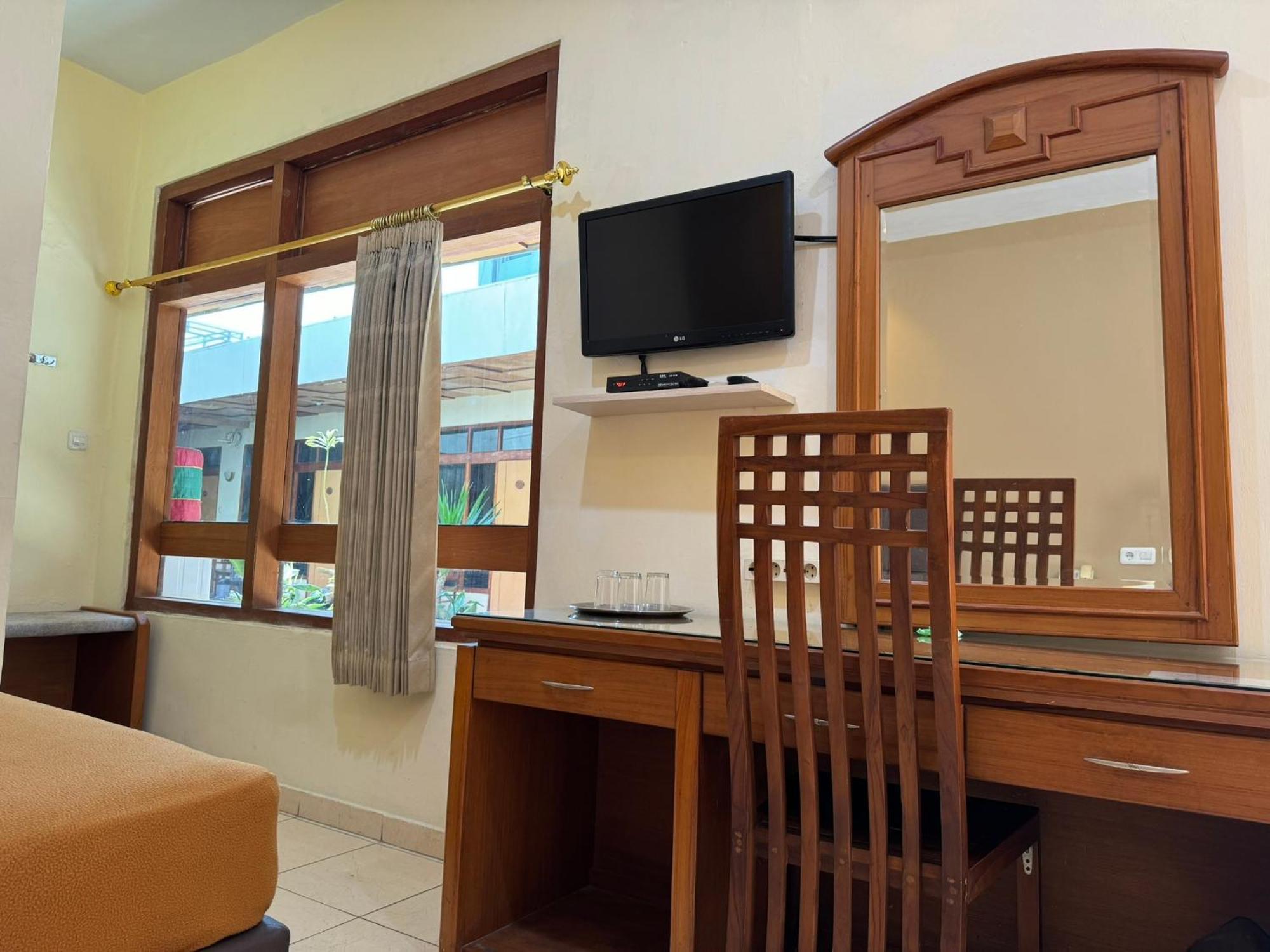 Hotel Priangan Cirebon Extérieur photo