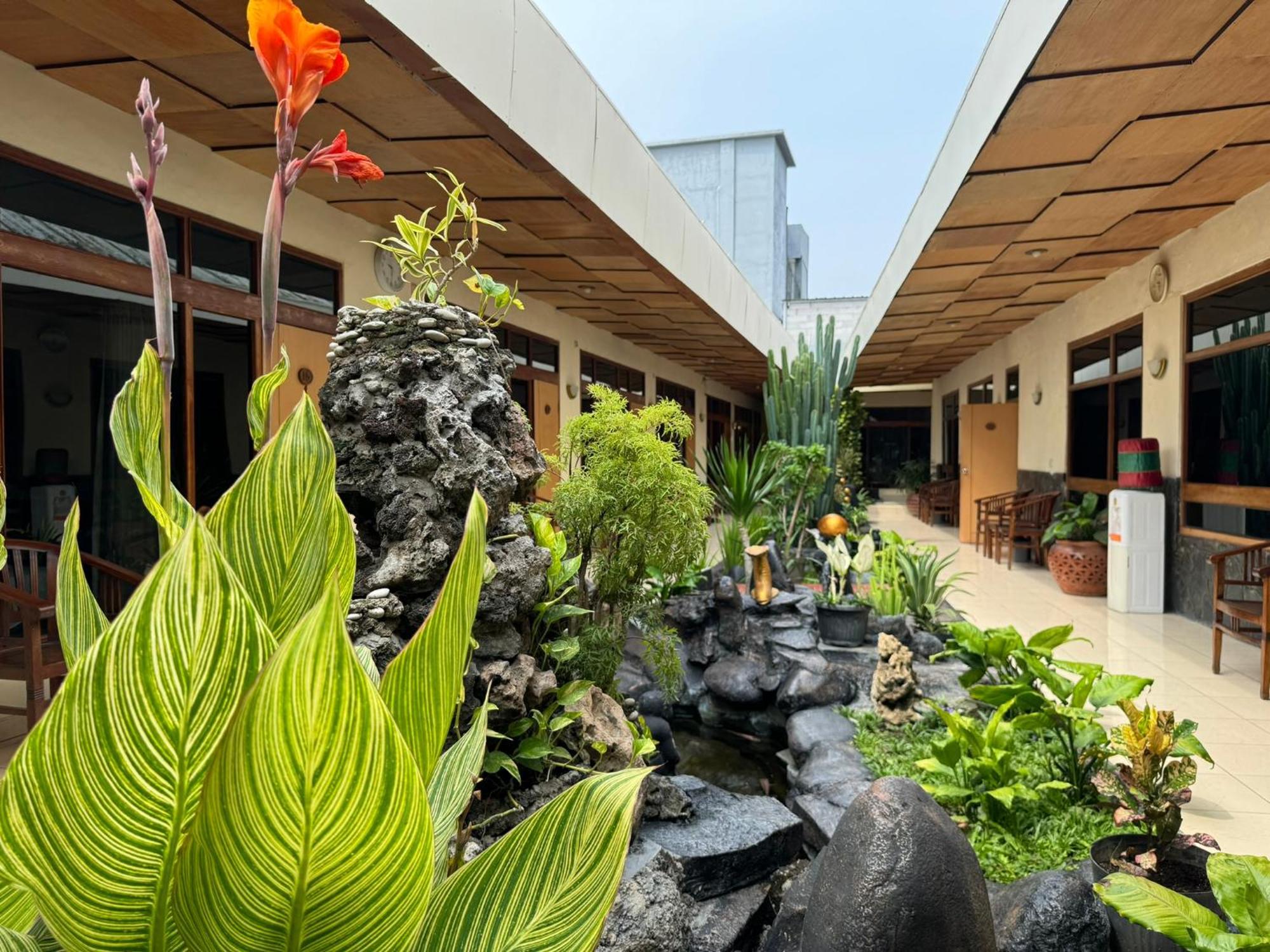 Hotel Priangan Cirebon Extérieur photo