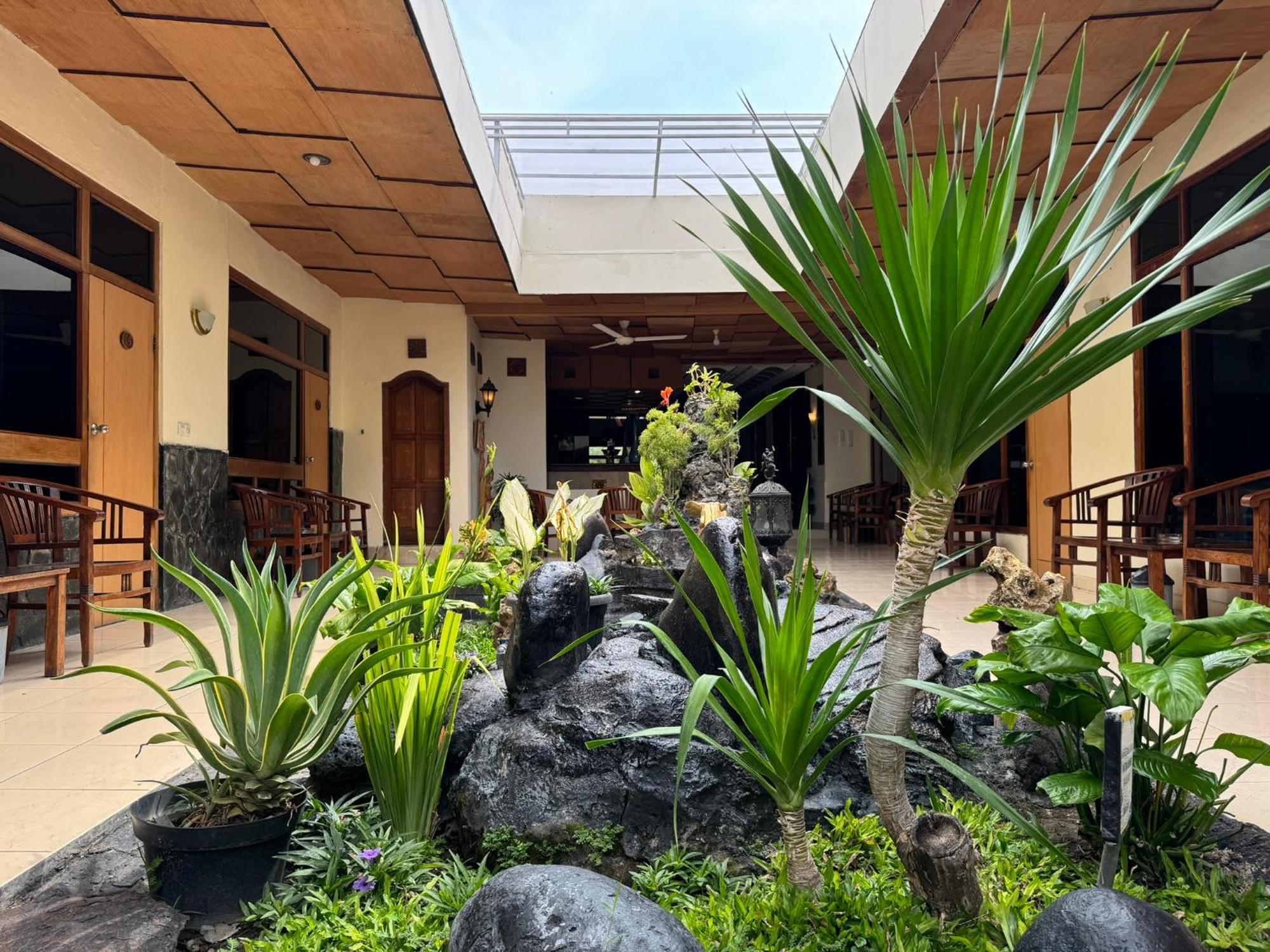 Hotel Priangan Cirebon Extérieur photo