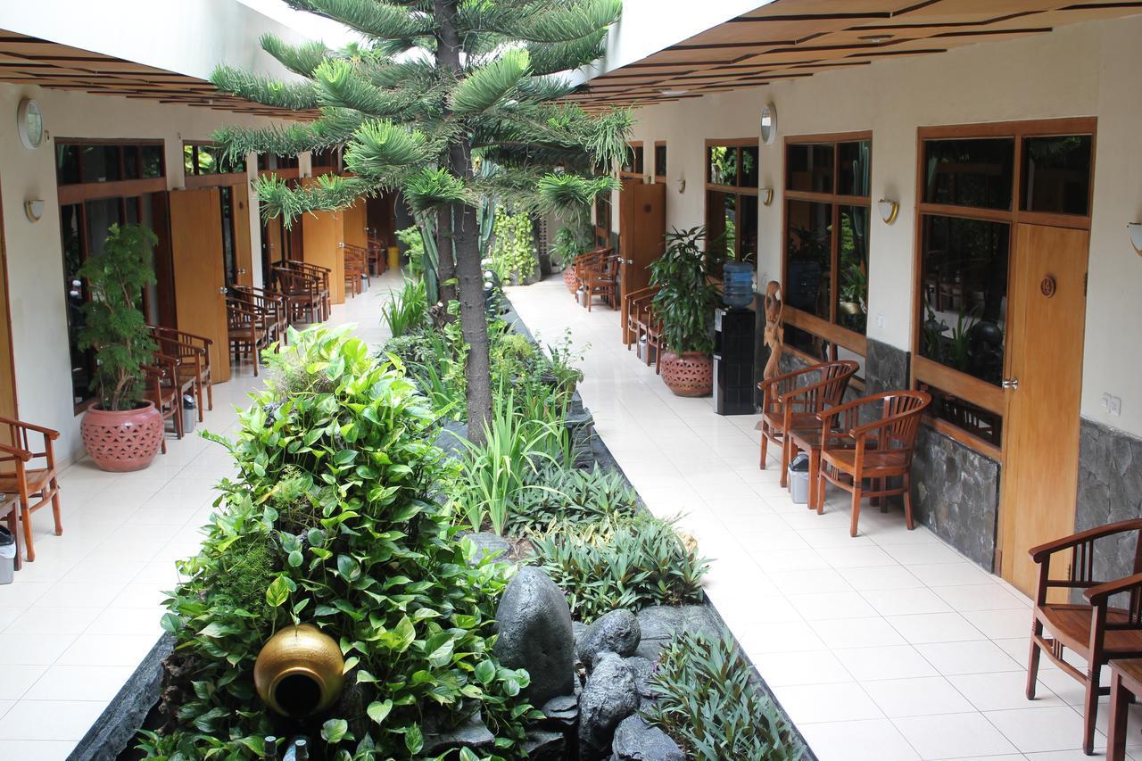 Hotel Priangan Cirebon Extérieur photo
