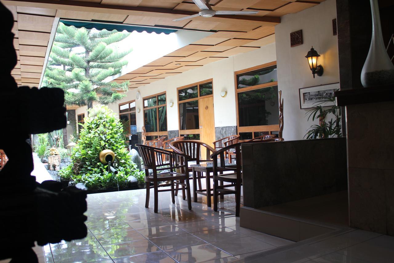 Hotel Priangan Cirebon Extérieur photo