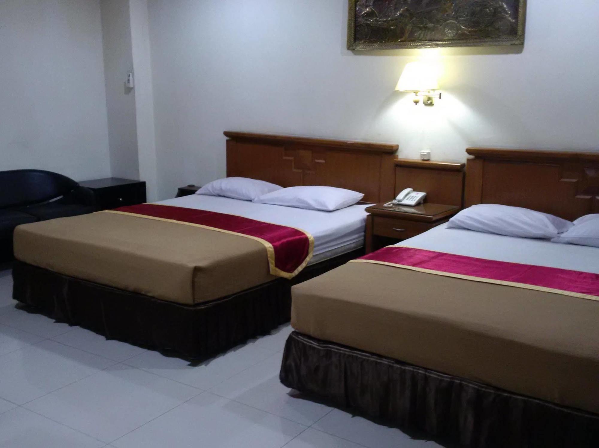 Hotel Priangan Cirebon Extérieur photo